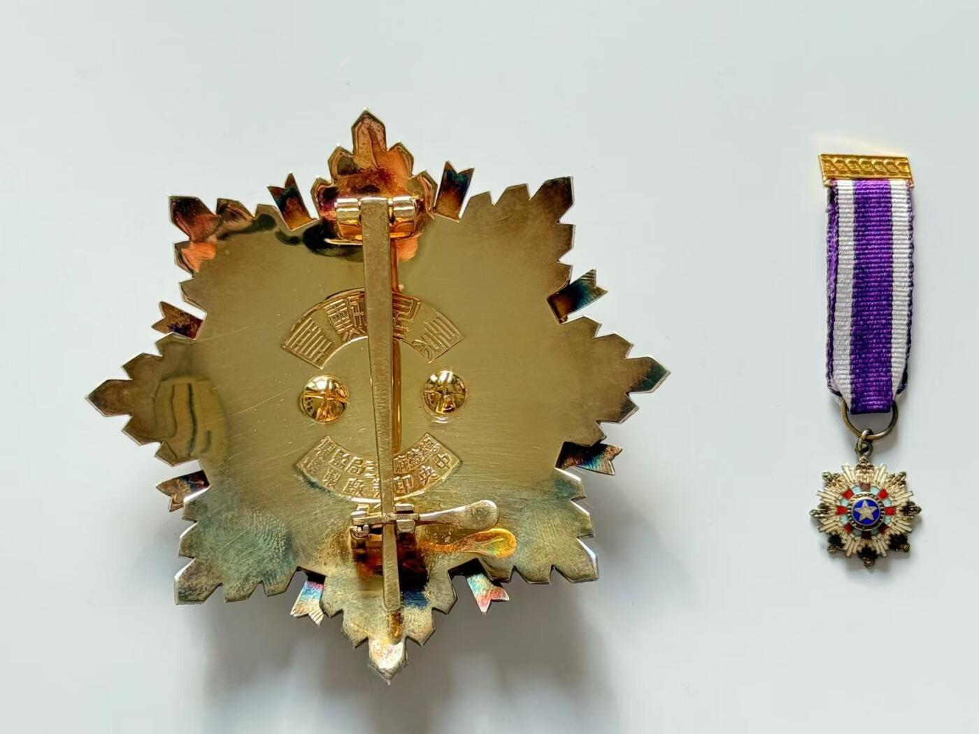 RimeNova韵星2025军品类春季拍卖会-- RimeNova 2025 Spring Militaria Sale 民国三等（紫色大绶）景星勋章，正章与星芒、mini一组，带原盒