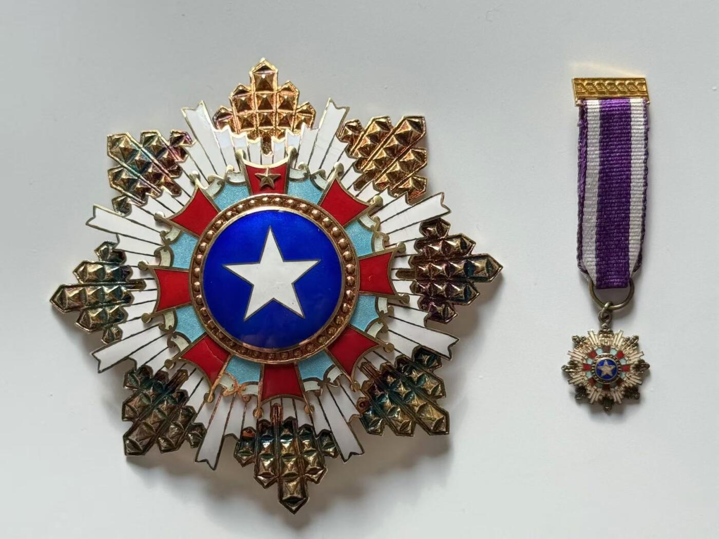 RimeNova韵星2025军品类春季拍卖会-- RimeNova 2025 Spring Militaria Sale 民国三等（紫色大绶）景星勋章，正章与星芒、mini一组，带原盒