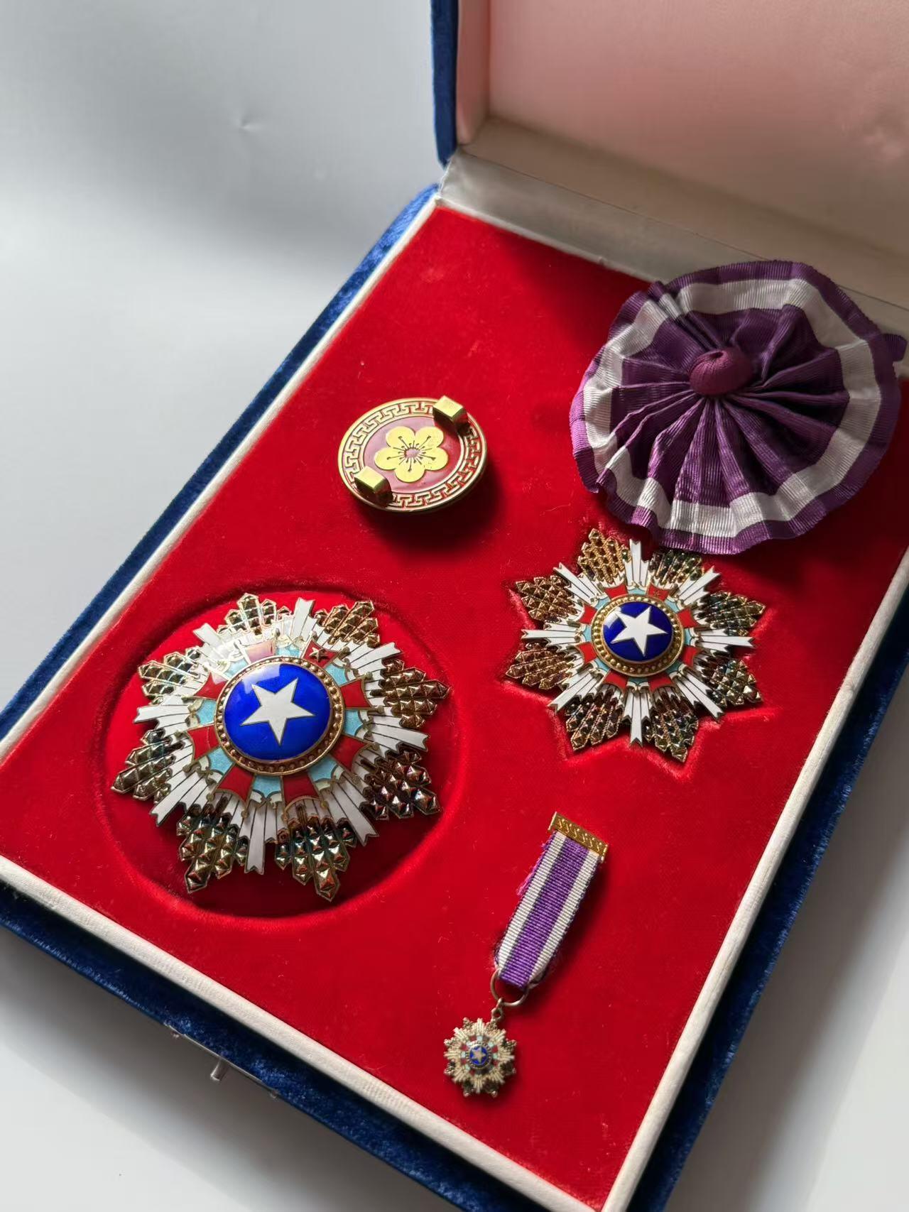 RimeNova韵星2025军品类春季拍卖会-- RimeNova 2025 Spring Militaria Sale 民国三等（紫色大绶）景星勋章，正章与星芒、mini一组，带原盒