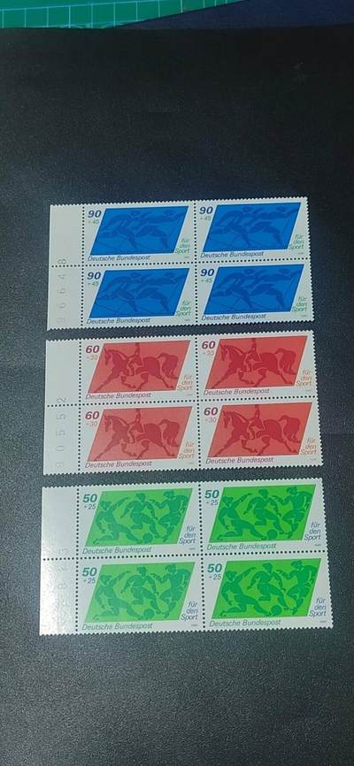 🔥套票🔥德国邮票专场，都是四方联套票 - 德国邮票四方联一套，1980年发行，体育运动  足球、马术、越野滑雪，品相如图