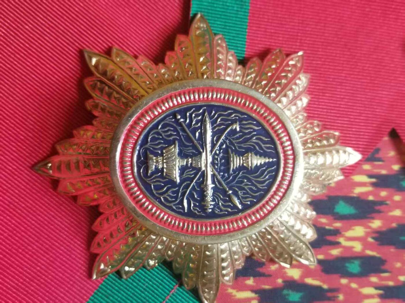 RimeNova韵星2025军品类春季拍卖会-- RimeNova 2025 Spring Militaria Sale 柬埔寨王国大十字级皇室勋章带勋略原盒一套