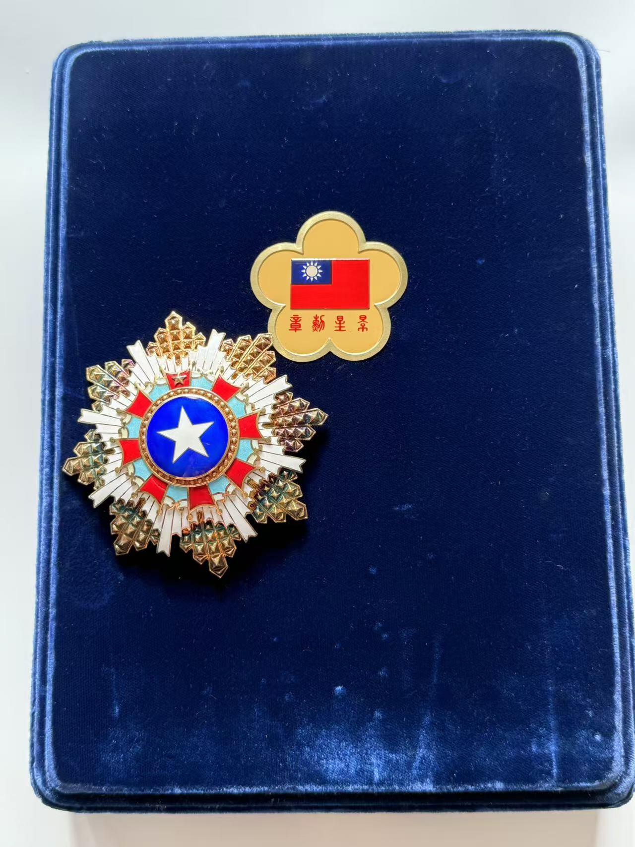 RimeNova韵星2025军品类春季拍卖会-- RimeNova 2025 Spring Militaria Sale 民国三等（紫色大绶）景星勋章，正章与星芒、mini一组，带原盒