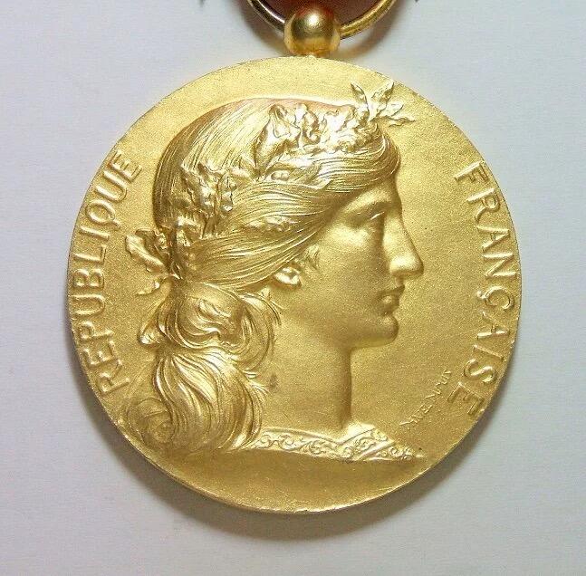 法国1900年前后女神头像高浮雕精制镀金大银章 带绶带 40MM 40.8克