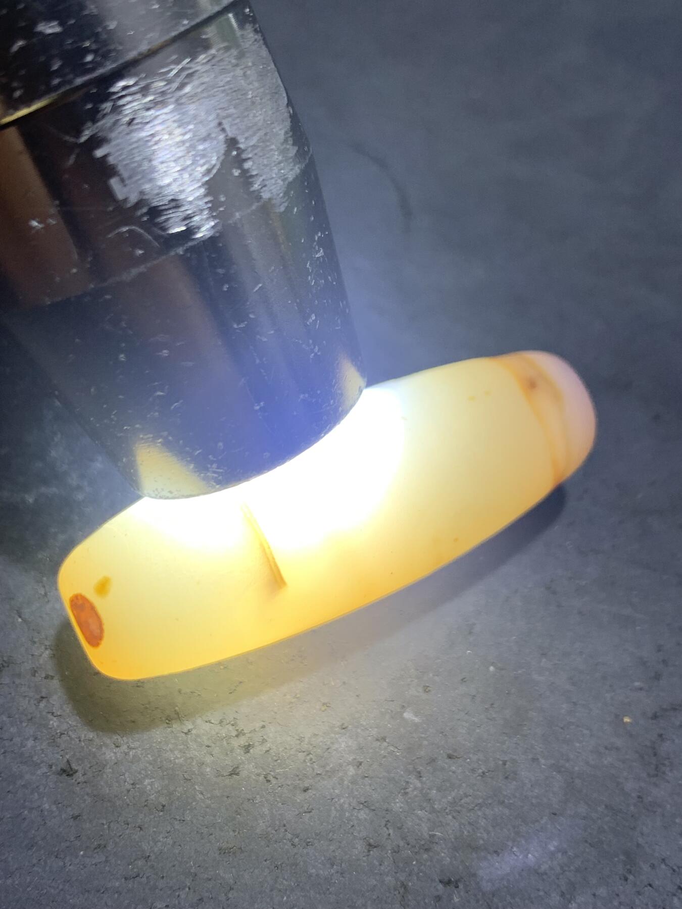 亚光冰透高玉化白缠丝玛瑙随形三眼天珠一颗，