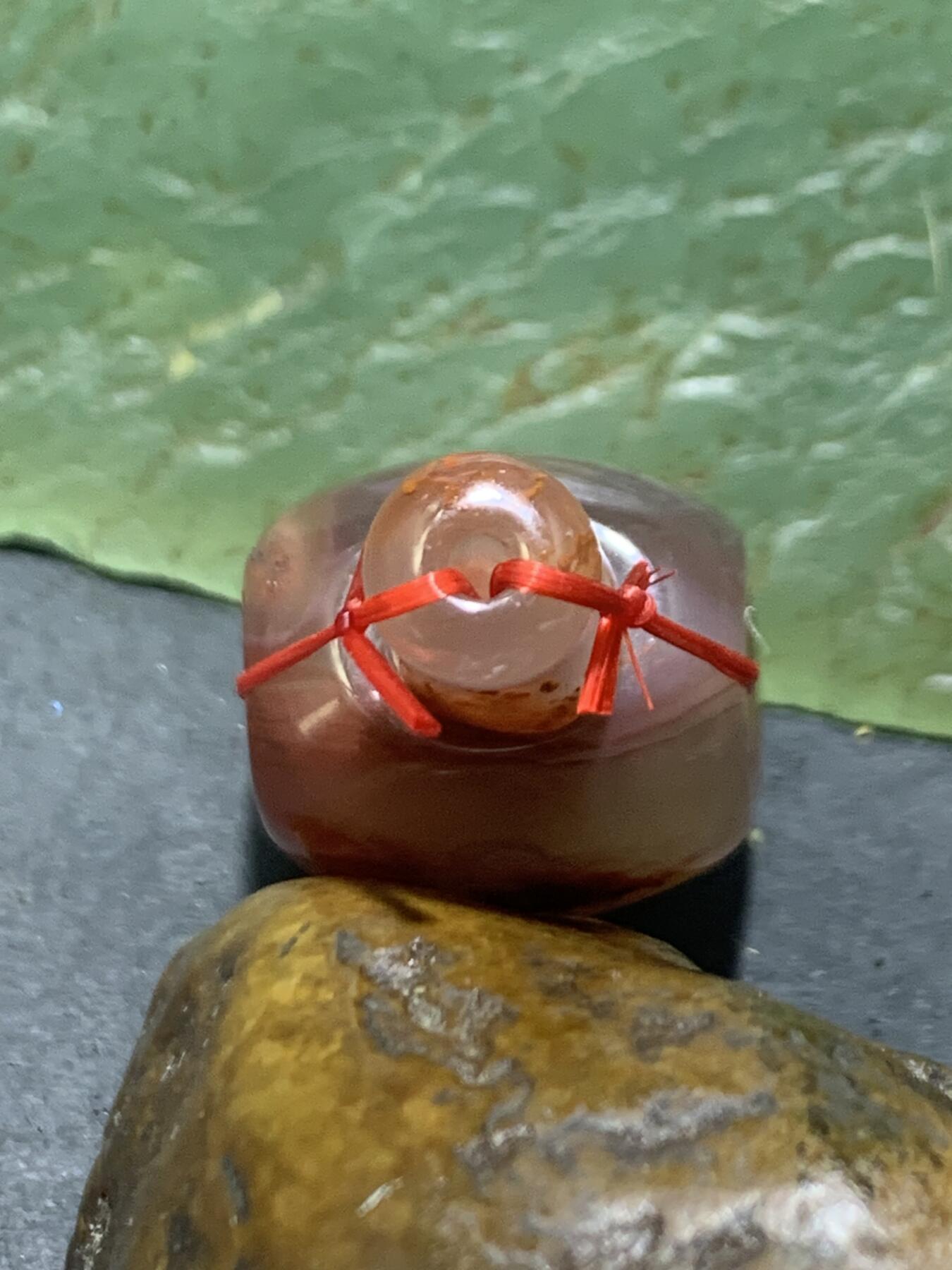 川料原皮荔枝冻飘火焰纹南红玛瑙随形佛头三通一套