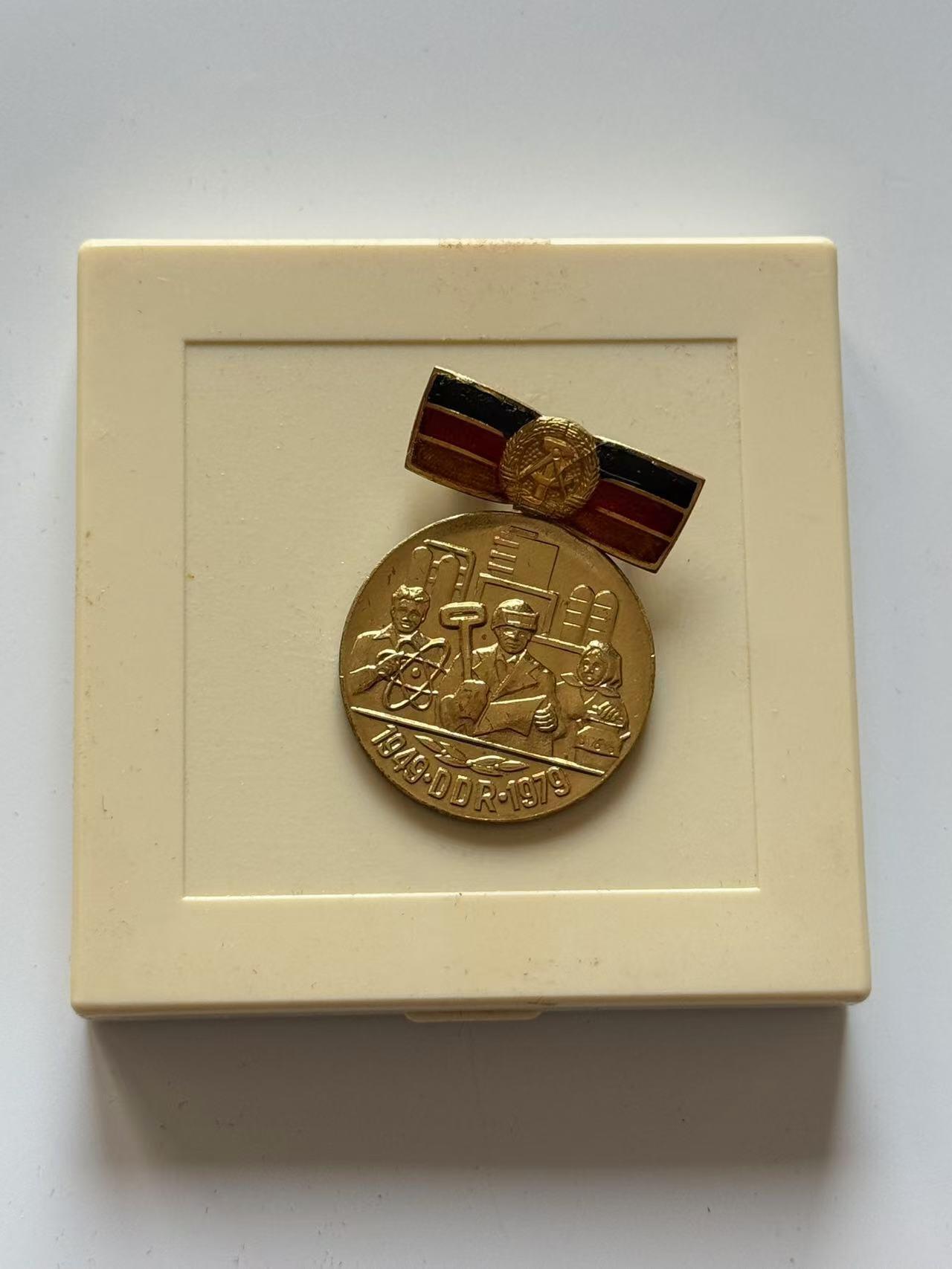 RimeNova韵星2025军品类春季拍卖会-- RimeNova 2025 Spring Militaria Sale 民主德国建国三十周年奖章带原盒