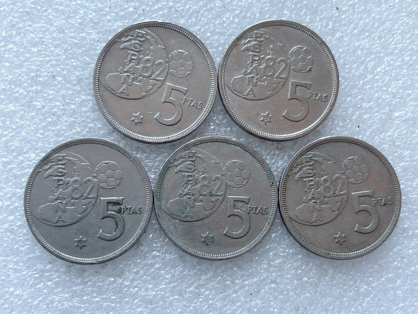 第一海外回流一元起拍收藏 散集专场. 第167期 西班牙1980年5比塞塔 世界杯足球纪念币 5枚