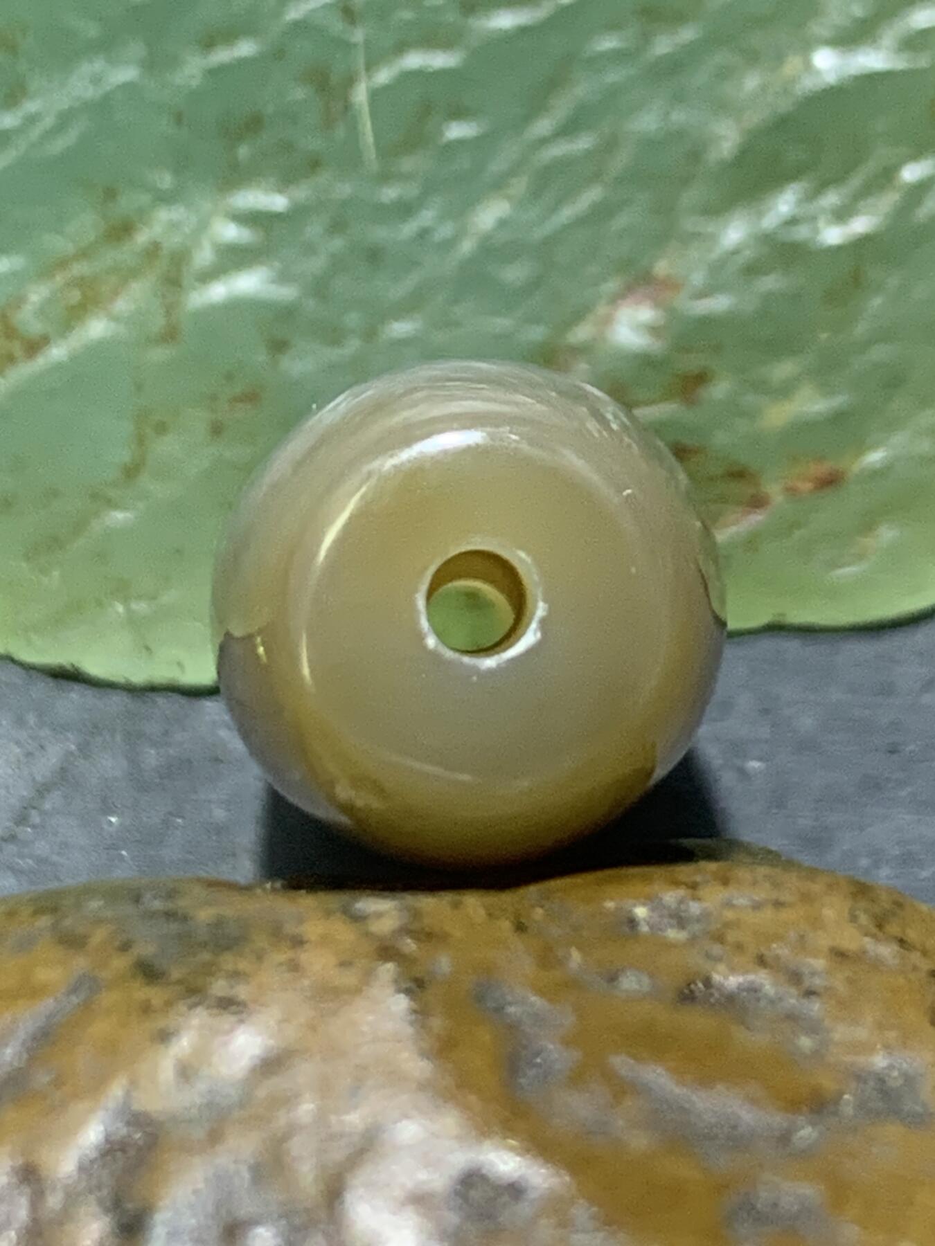 精美高玉化一线天地缠丝玛瑙桶珠一颗