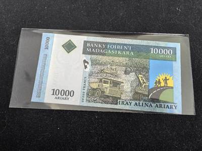 Triple S 第49期 - 2003马达加斯加10000，老版本，豹子号888，全新UNC