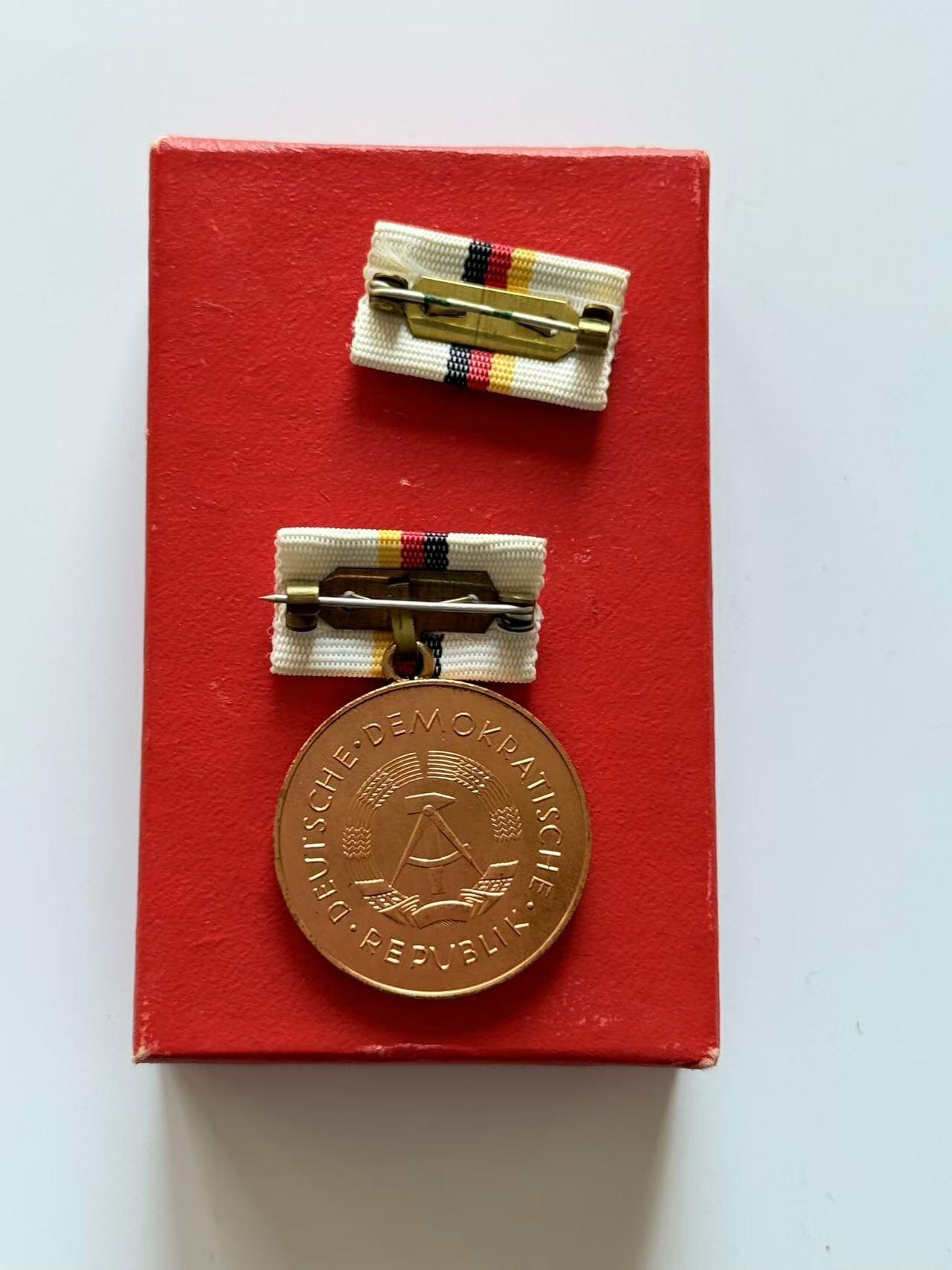 RimeNova韵星2025军品类春季拍卖会-- RimeNova 2025 Spring Militaria Sale 民主德国西奥多·纽博尔奖章带盒略