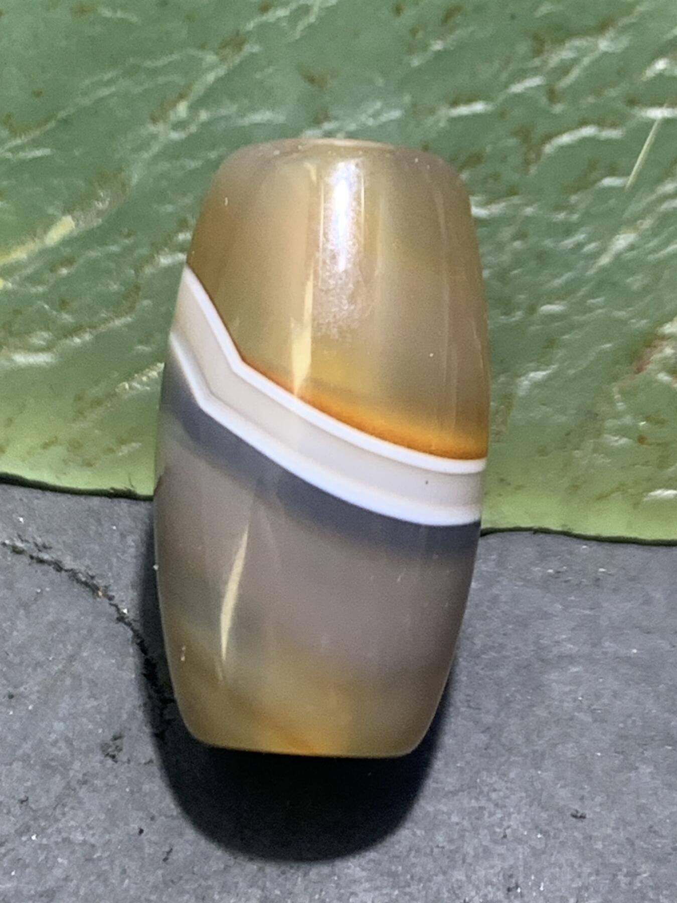 精美高玉化一线天地缠丝玛瑙桶珠一颗