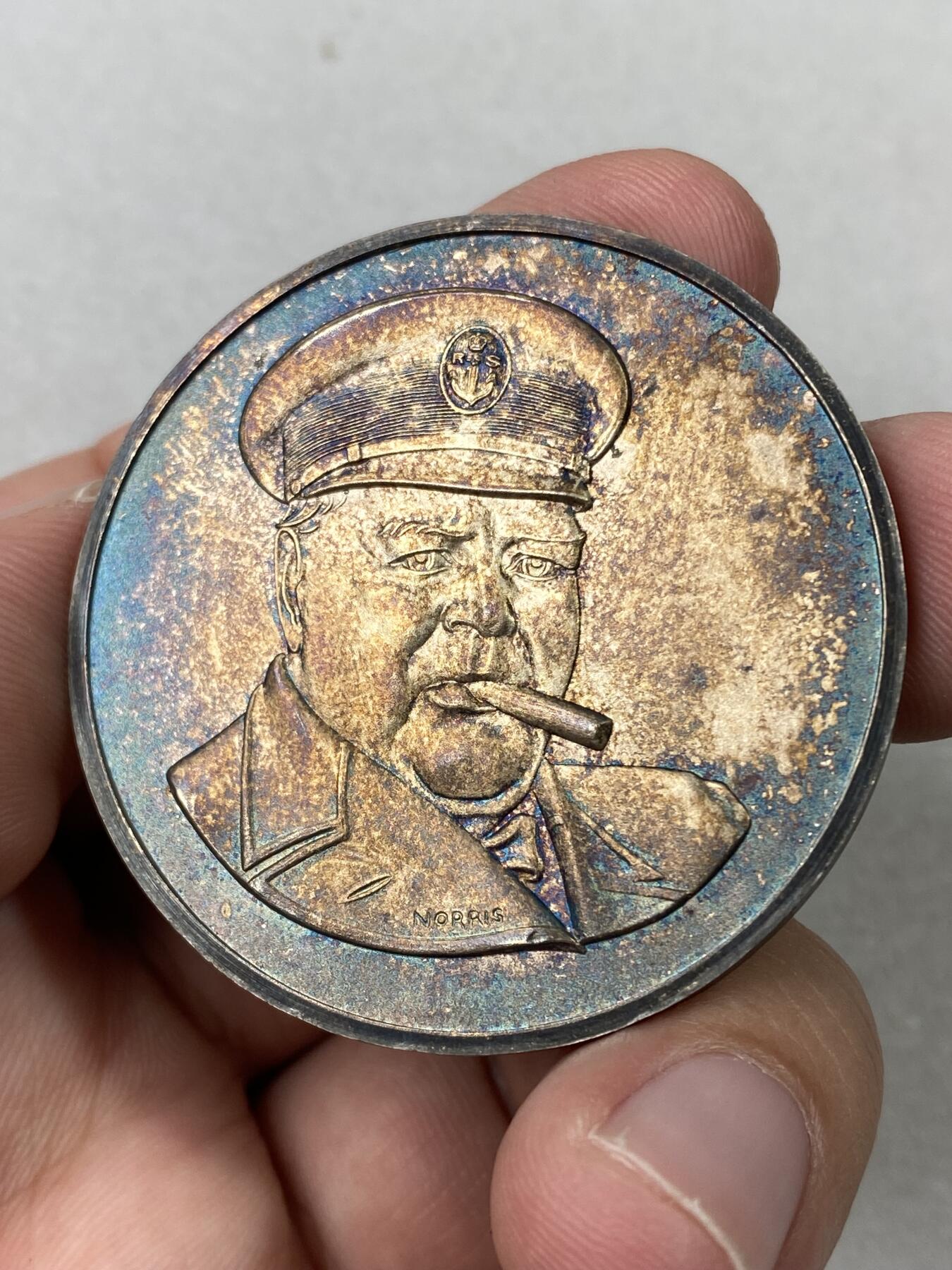 万国钱币拍卖第041期 974年英国首相温斯顿·丘吉尔100年诞辰纪念银章，磨砂底板全品，五彩包浆，边铭清晰，原盒证书，全套4枚，单枚44mm，34g。
