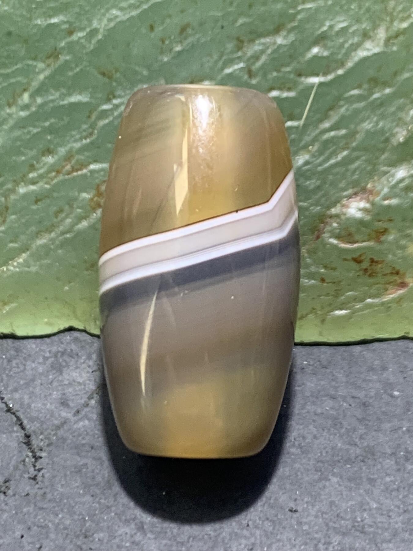 精美高玉化一线天地缠丝玛瑙桶珠一颗