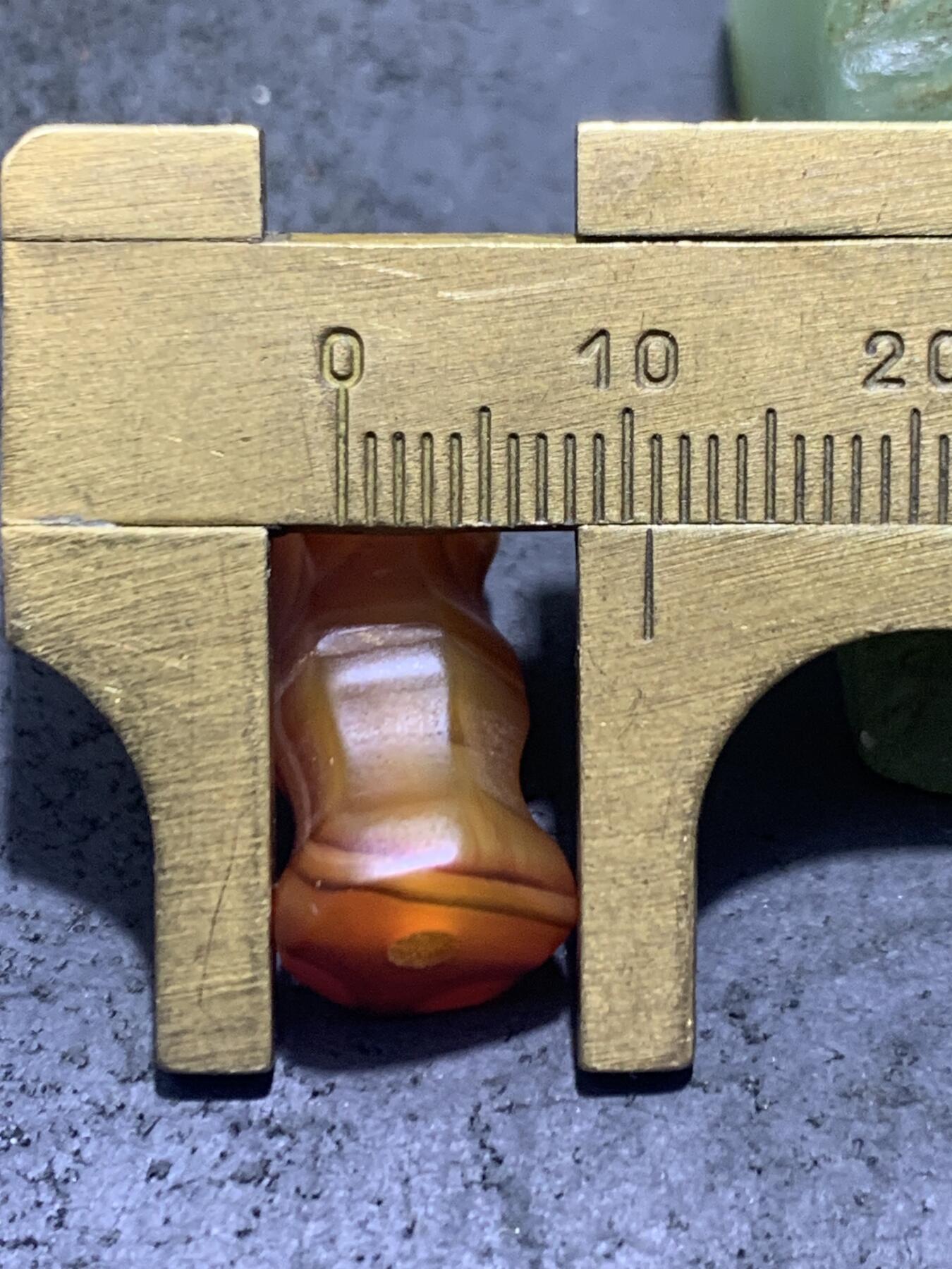 精美亚光高玉化天眼纹缠丝玛瑙随形六棱桶珠一颗，