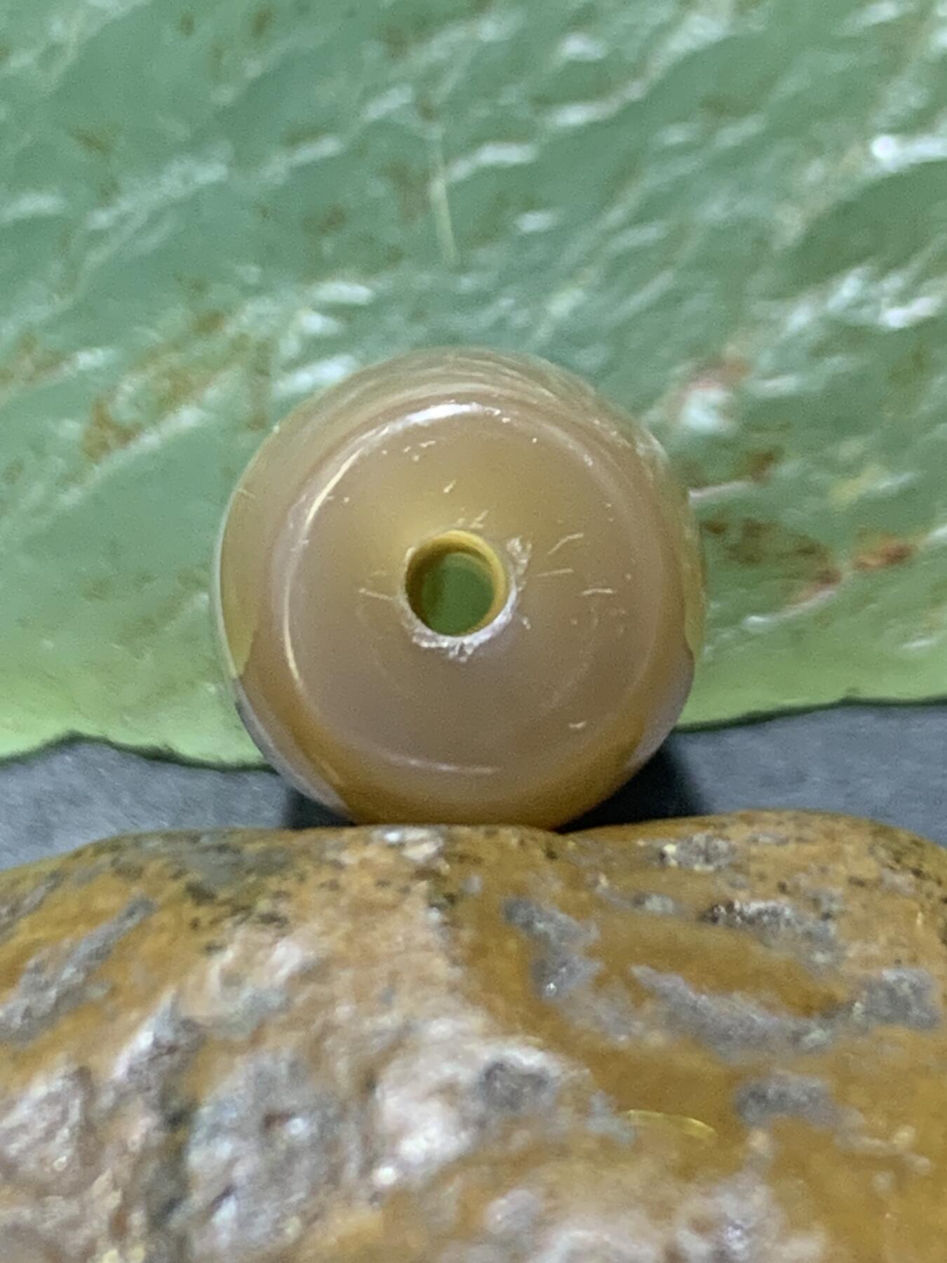 精美高玉化一线天地缠丝玛瑙桶珠一颗