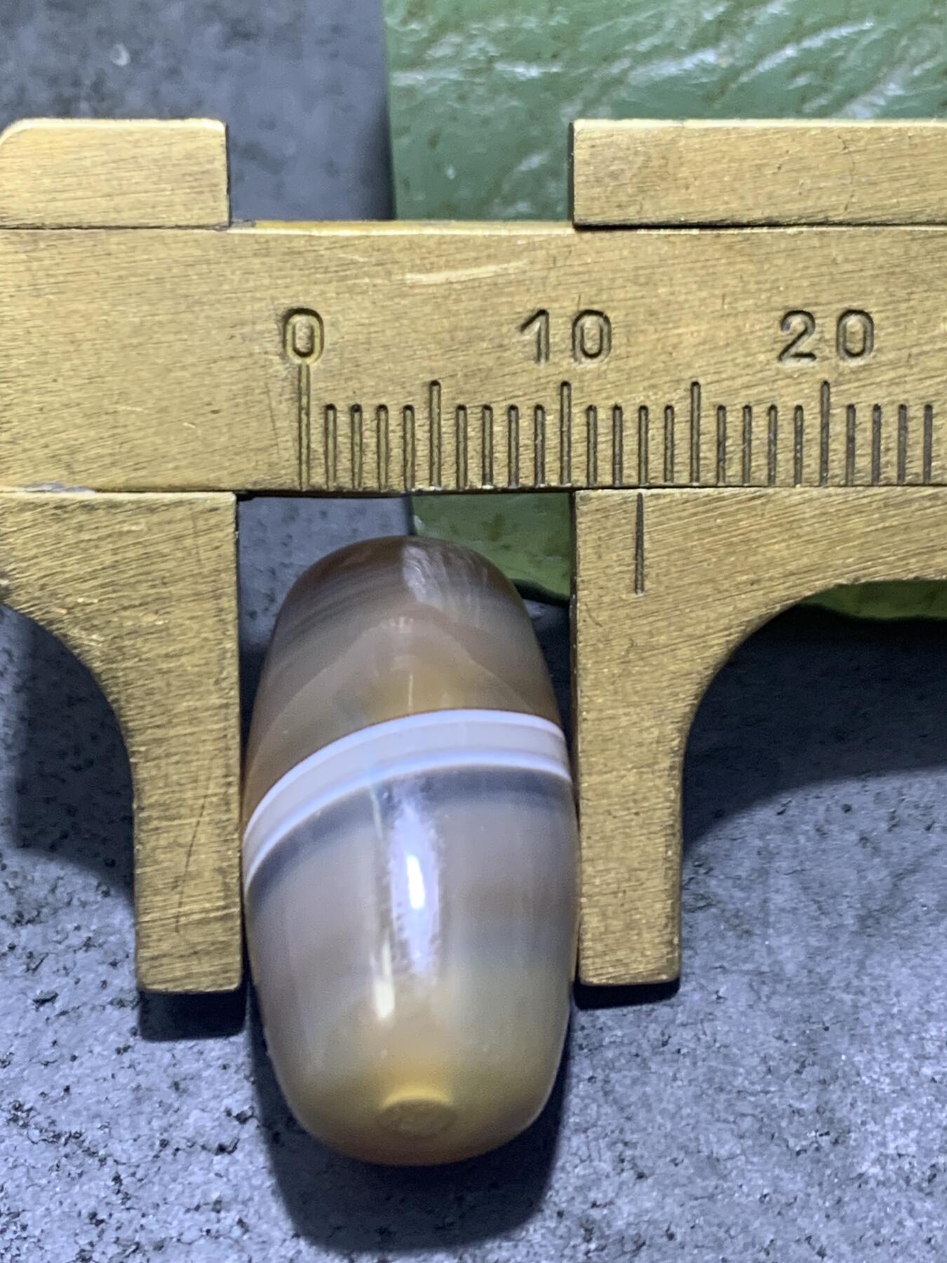 精美高玉化一线天地缠丝玛瑙桶珠一颗