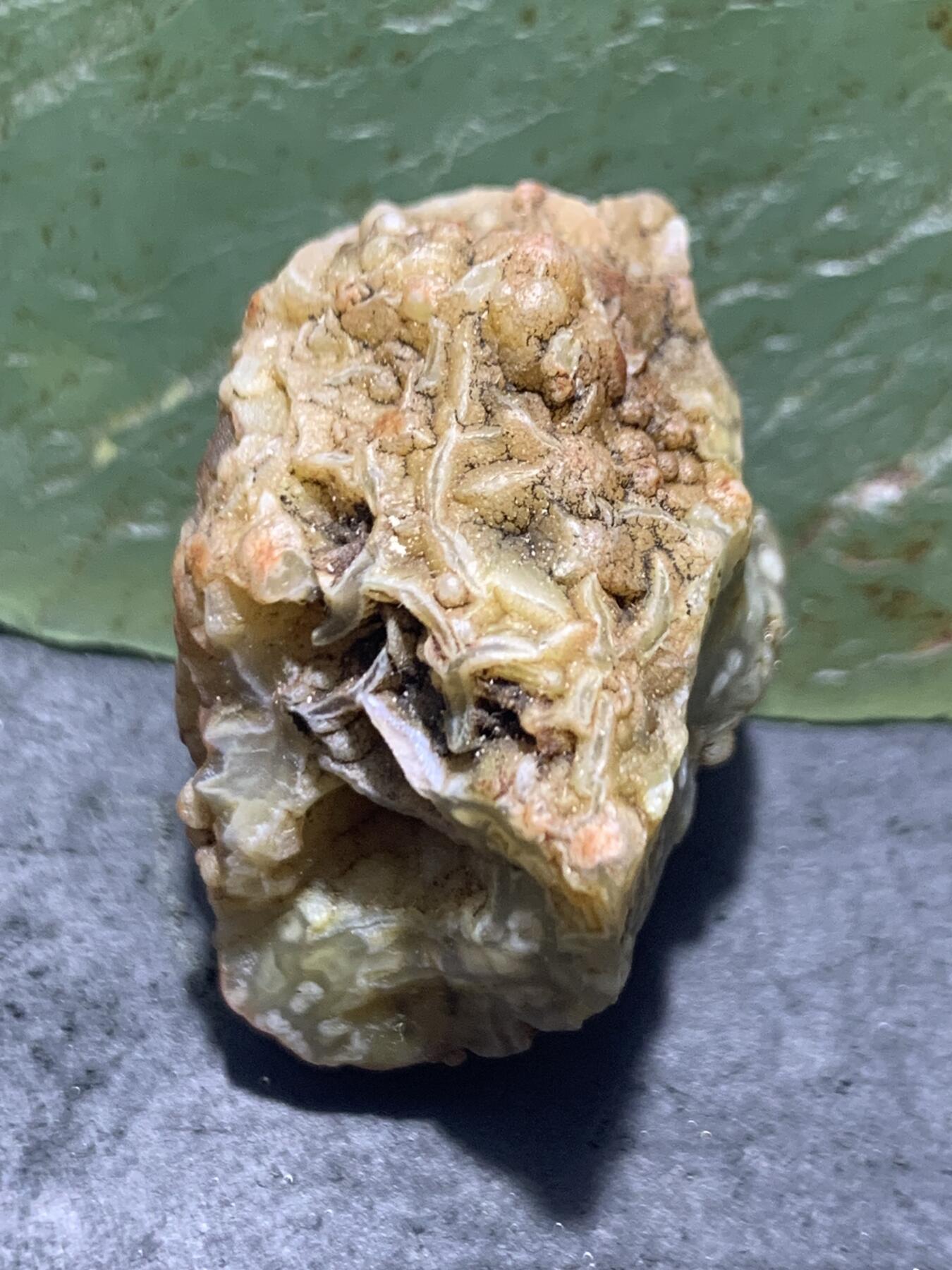 精美高玉化阿拉善立体筋脉石玛瑙原石一颗，，