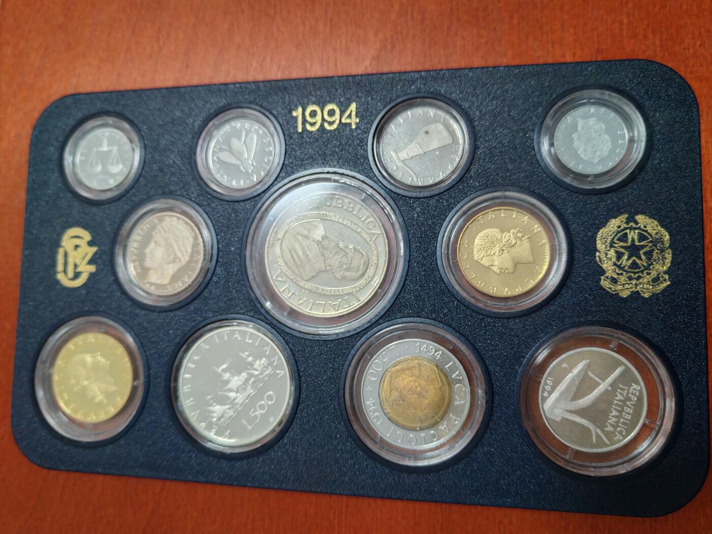 长老汇龙年精选第四十五场拍卖 获奖币，1994意大利丁托11枚精制币套装，含两枚银币，其中丁托1000里拉克书150美金，8500套