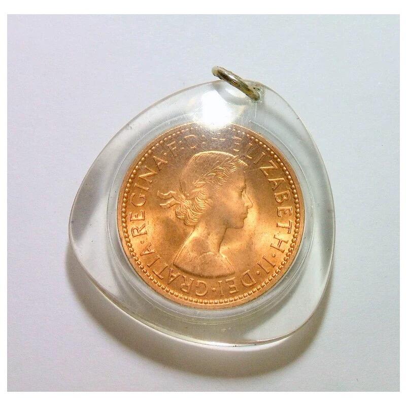 英国1967年 伊丽莎白高浮雕精制币章心形吊坠 36MM