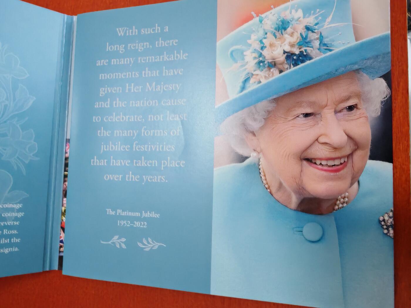 长老汇龙年精选第四十五场拍卖 2022英国纪念女王50便士铜镍币卡装（2）