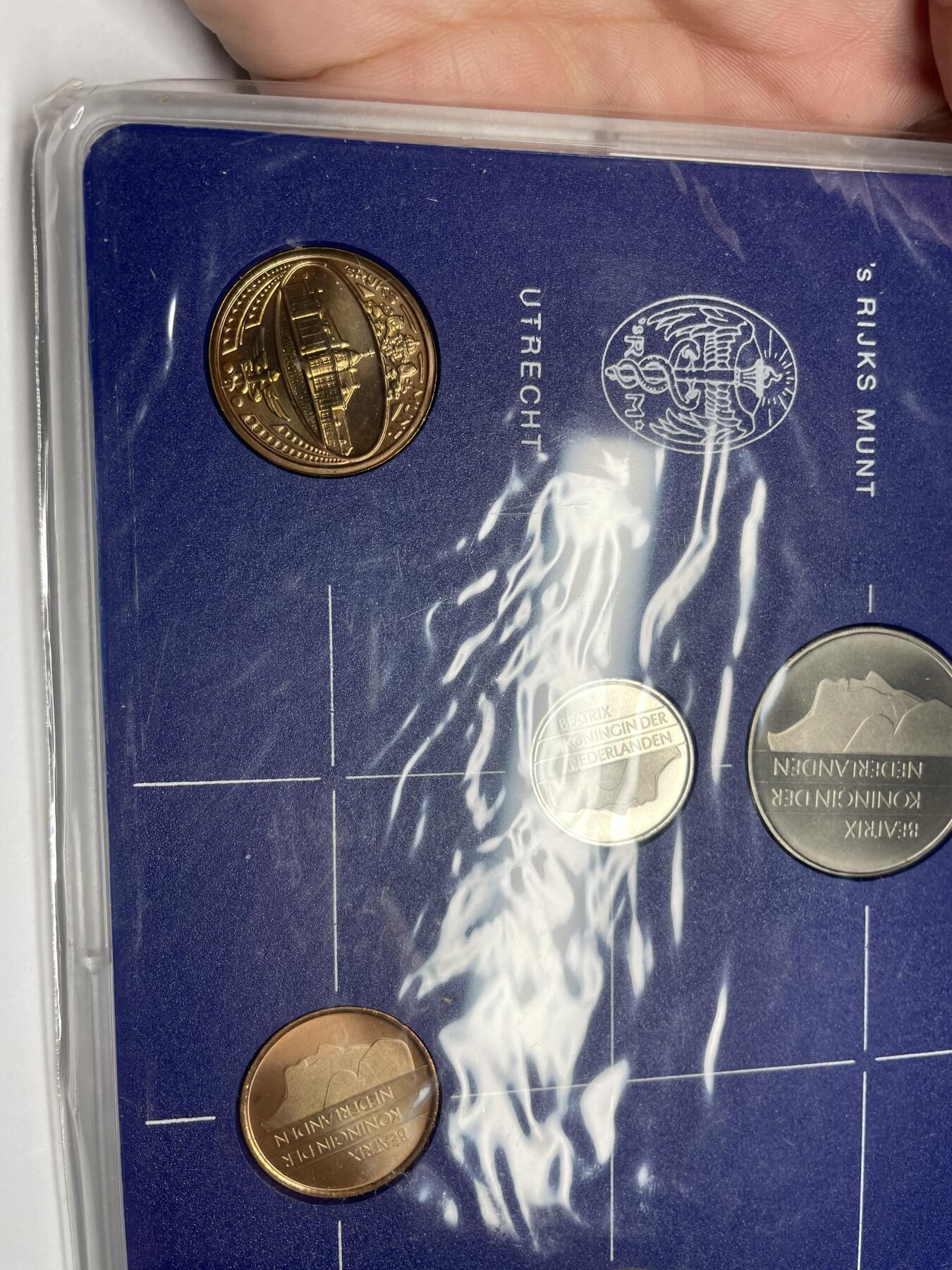 每日一拍，2025年集古藏今外币拍卖第一期-第5场—（总第195拍），可以寄存60天，满160元包邮。 1982年荷兰清年份套币一本
