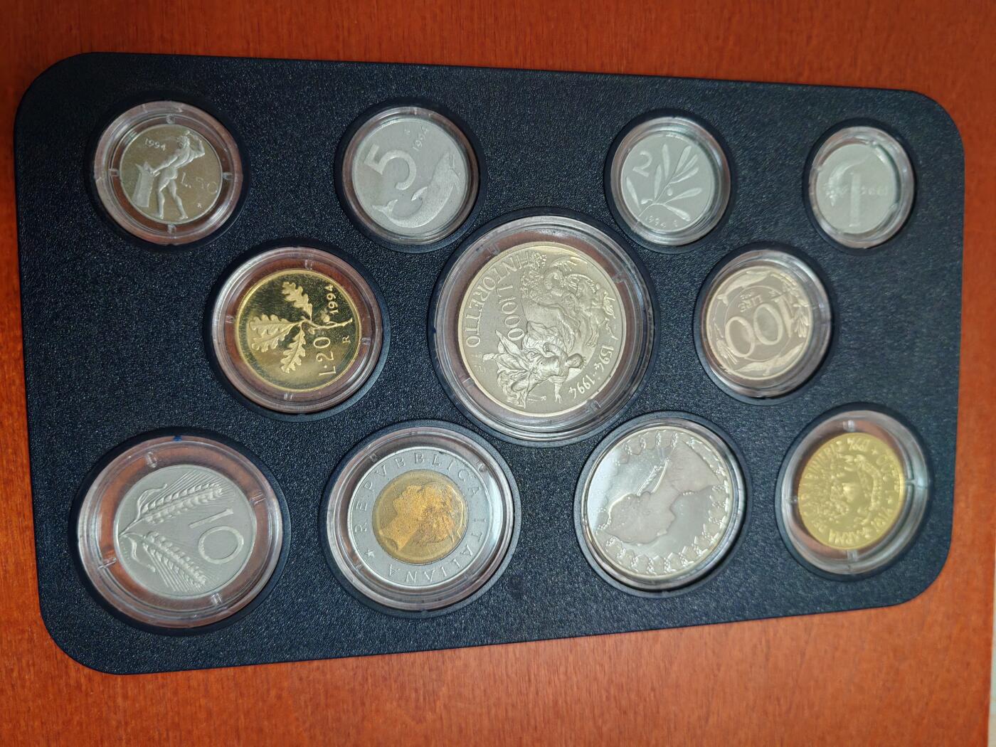 长老汇龙年精选第四十五场拍卖 获奖币，1994意大利丁托11枚精制币套装，含两枚银币，其中丁托1000里拉克书150美金，8500套