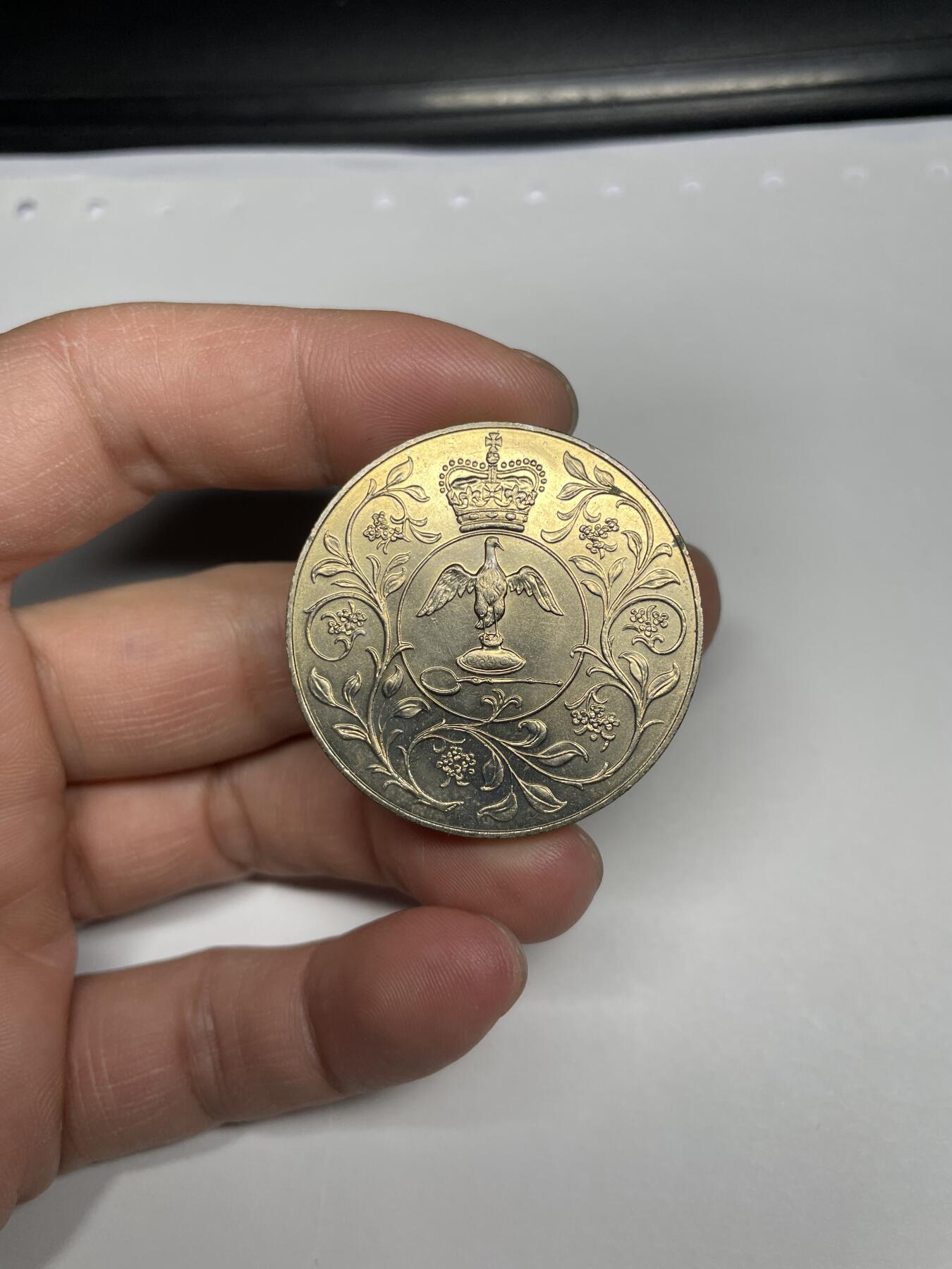 每日一拍，2025年集古藏今外币拍卖第一期-第5场—（总第195拍），可以寄存60天，满160元包邮。 1977年英国克朗纪念币