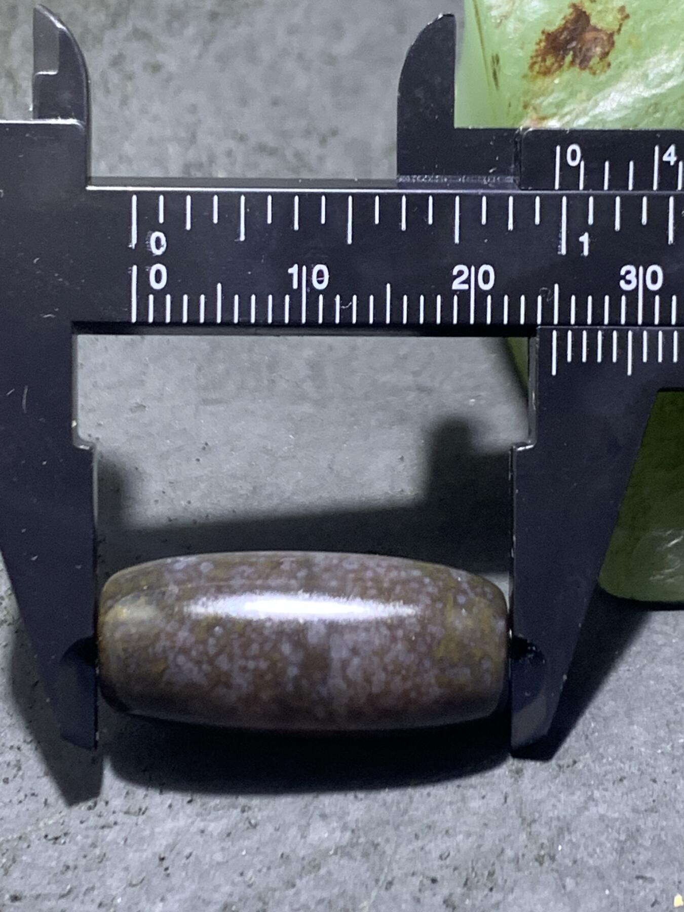 精美高玉化鱼籽纹玛瑙桶珠一颗，