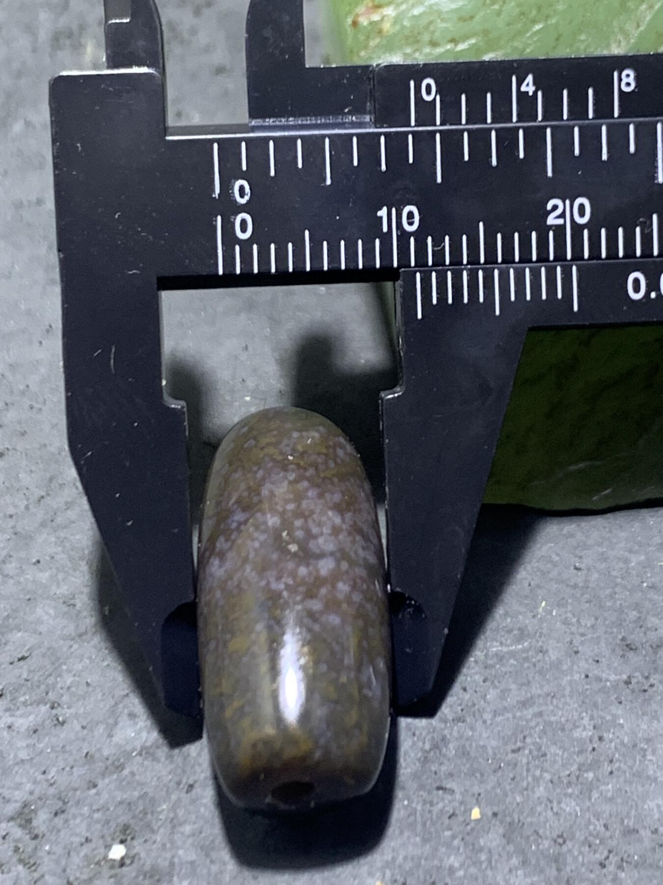 精美高玉化鱼籽纹玛瑙桶珠一颗，