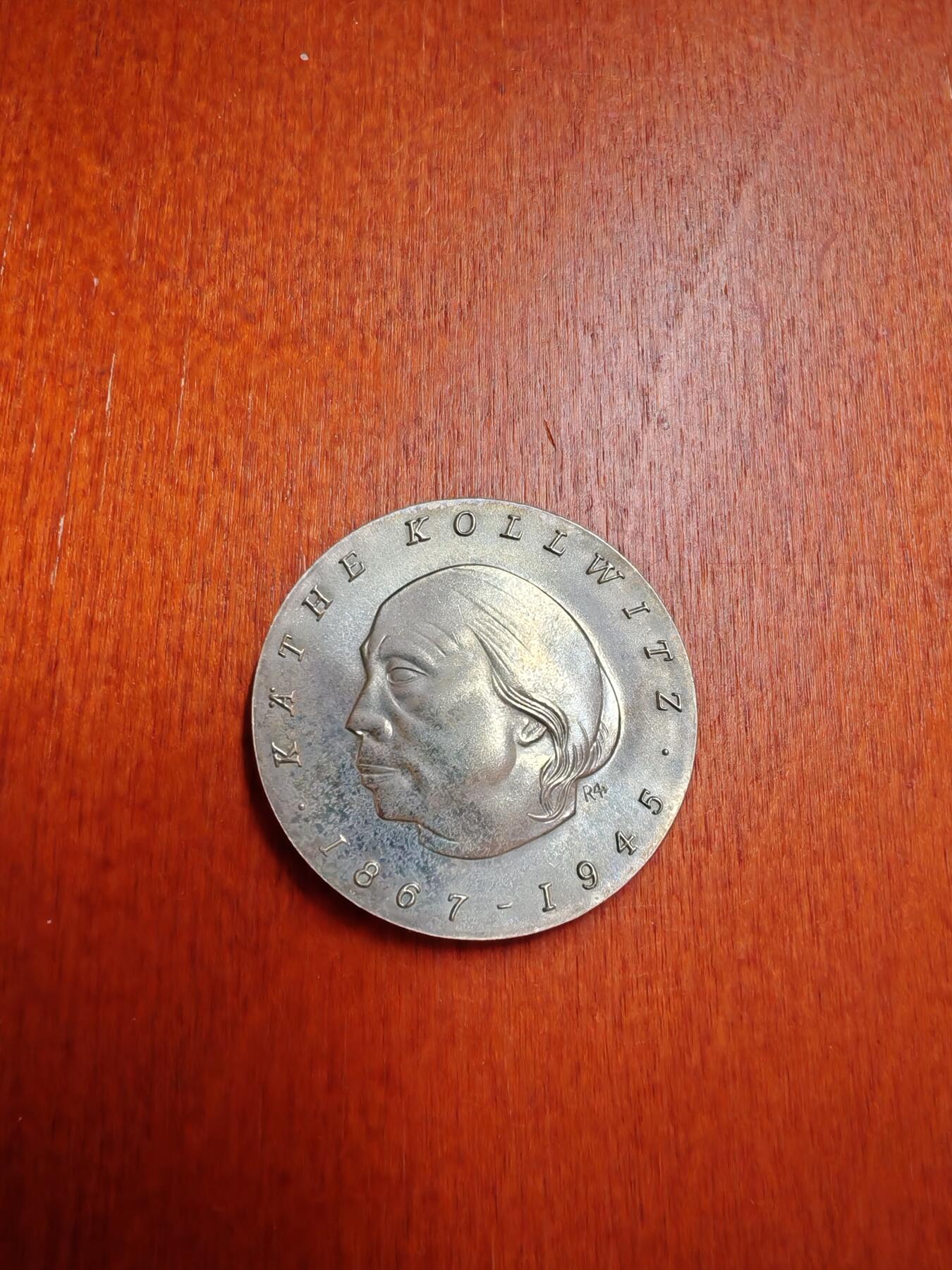长老汇龙年精选第四十五场拍卖 1967东德珂勒惠支诞辰百周年10马克银币