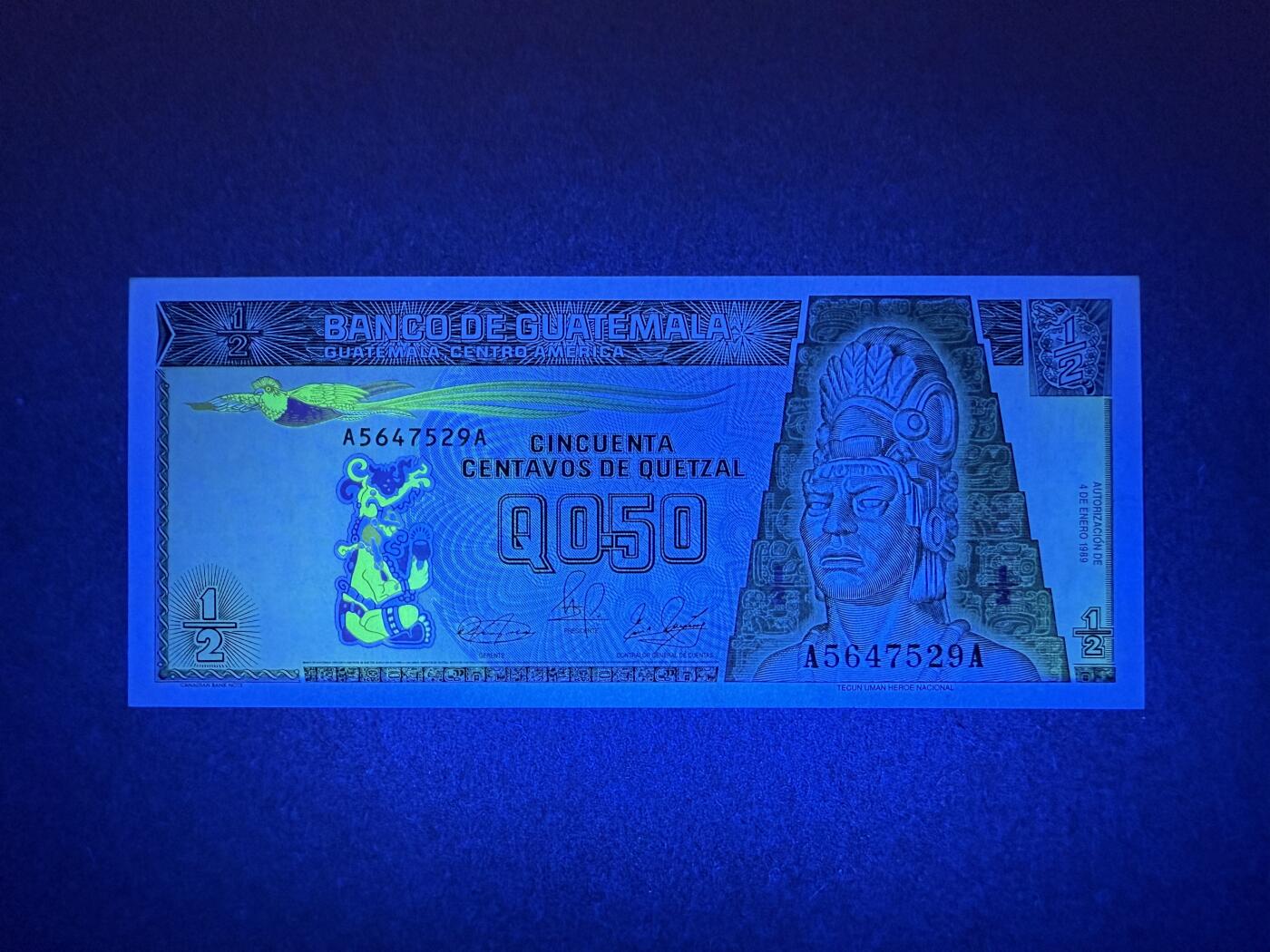 《张总收藏》184期-外币百拍春节前收官 危地马拉1/2格查尔 UNC 1989年A冠
