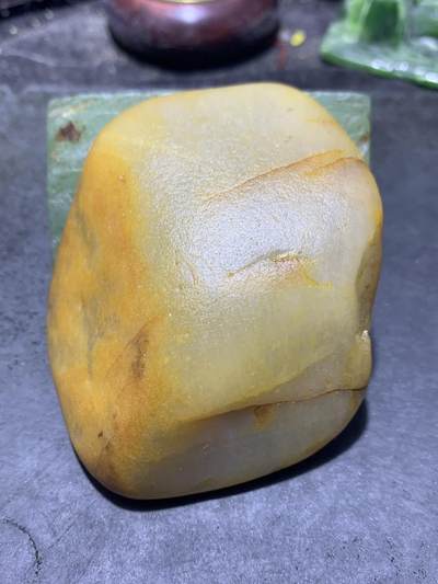 精美天然地表老料黄冻籽料金丝玉原石一块 - 精美天然地表老料黄冻籽料金丝玉原石一块
