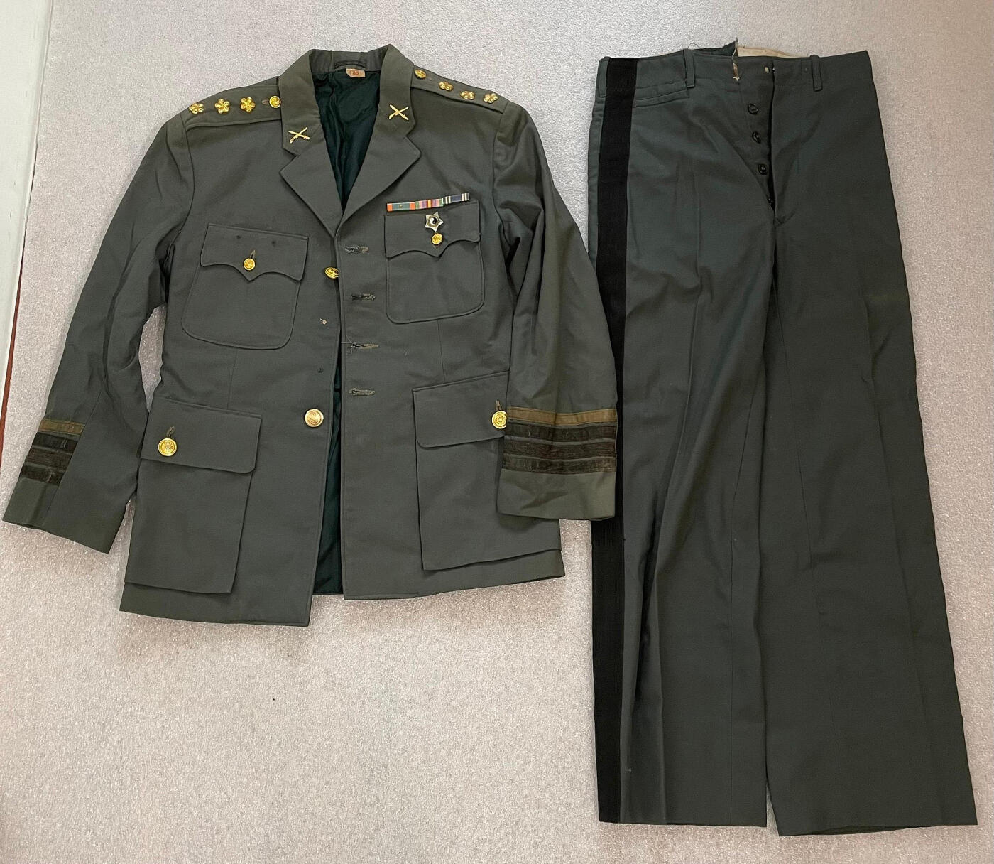 RimeNova韵星2025军品类春季拍卖会-- RimeNova 2025 Spring Militaria Sale 民国韩上校陆军常服一套，带略章与陆军大学证章