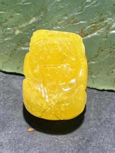 天然乌克兰原矿蜜蜡雕刻貔貅一个 - 天然乌克兰原矿蜜蜡雕刻貔貅一个