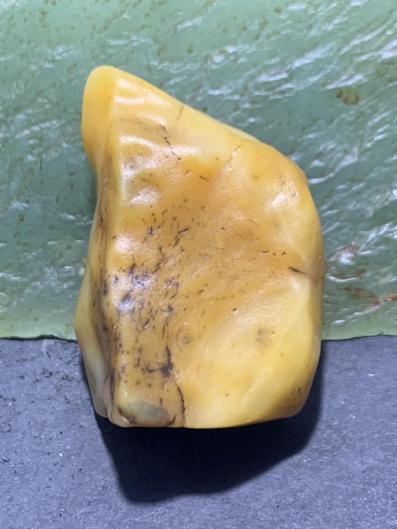 精美天然地表草花纹金丝玉籽料原石一块