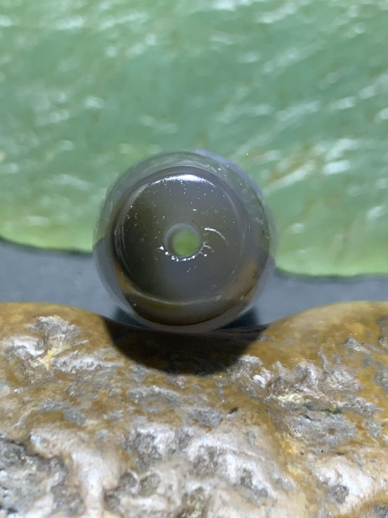 精美亚光高玉化天眼纹缠丝玛瑙手工俏色巧雕苦修人意境桶珠一个！