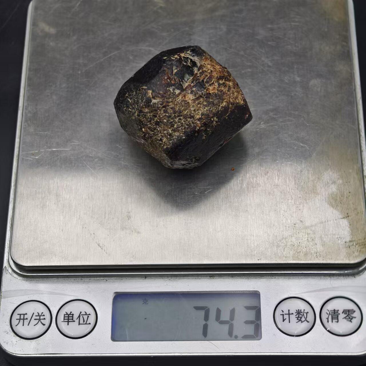 27期拍卖 天然石榴石原石