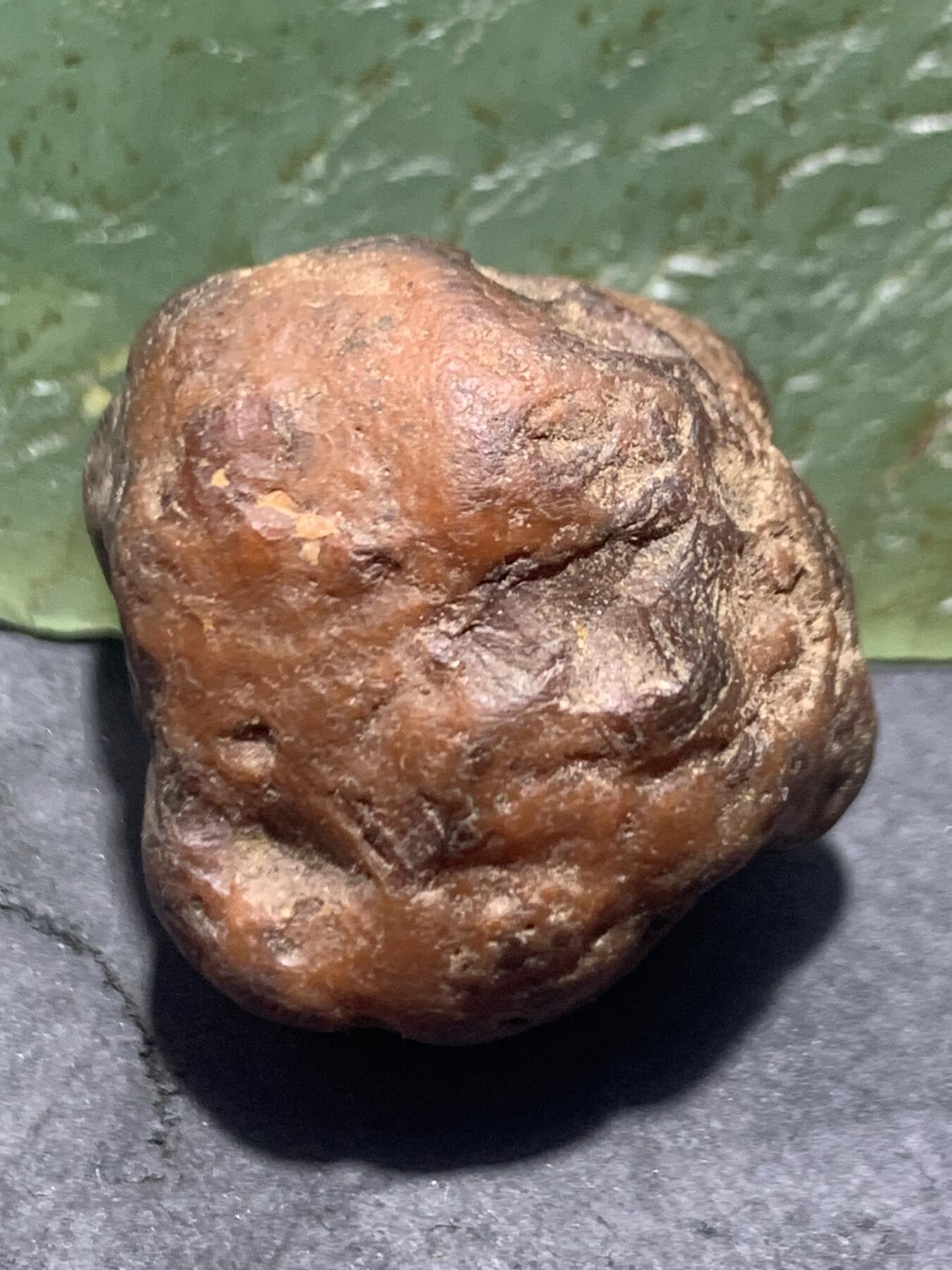 精美红皮红冻料开窗料南红玛瑙原石一颗，
