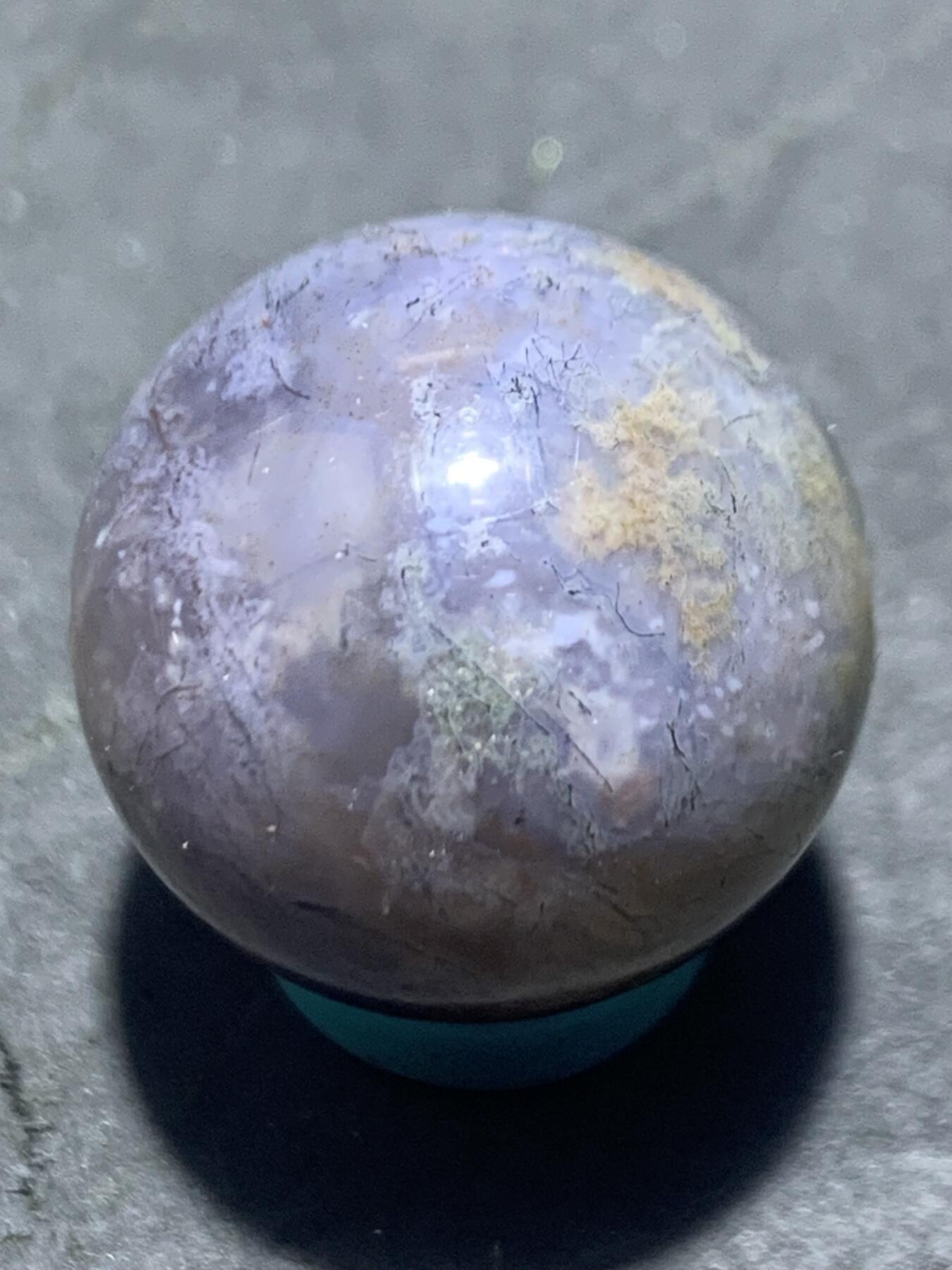 精美冻料绿草花纹玛瑙圆珠一颗！