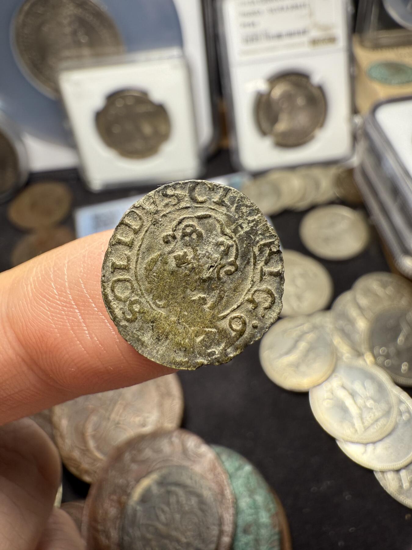南宋泉阁俄币 外币 国币 专场第四期 瑞典 萨瓦王朝 1660-1697年 卡尔十一世 1索利德小铜币 0.5g 轻薄 因为打制问题不平 少见品种