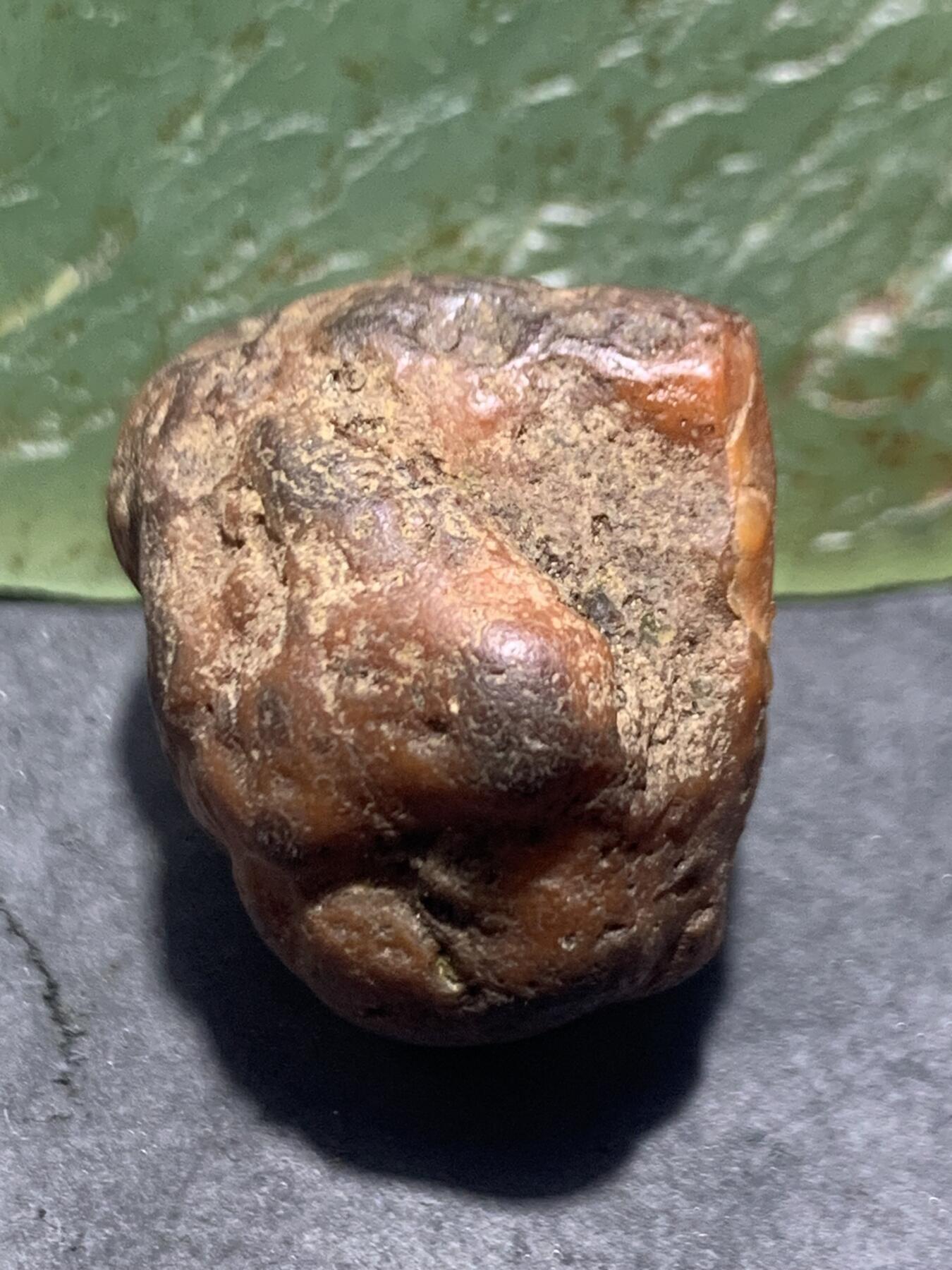 精美红皮红冻料开窗料南红玛瑙原石一颗，
