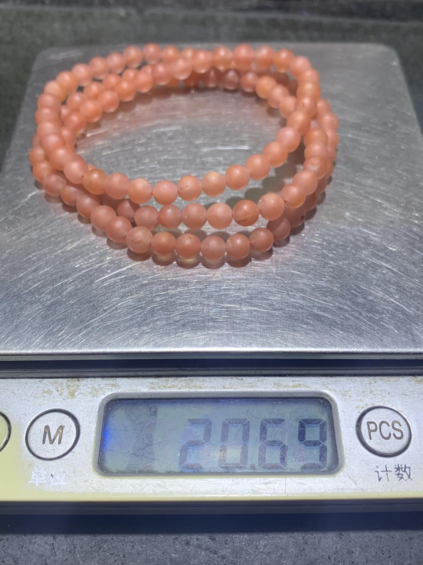 精美冰粉高润度保山南红亚光多圈手串一条，。
