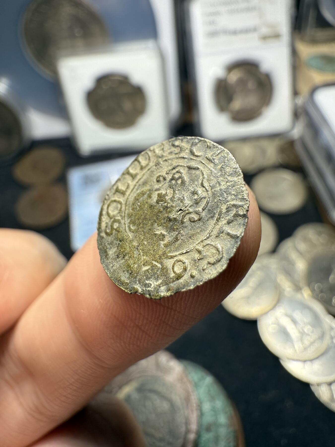 南宋泉阁俄币 外币 国币 专场第四期 瑞典 萨瓦王朝 1660-1697年 卡尔十一世 1索利德小铜币 0.5g 轻薄 因为打制问题不平 少见品种