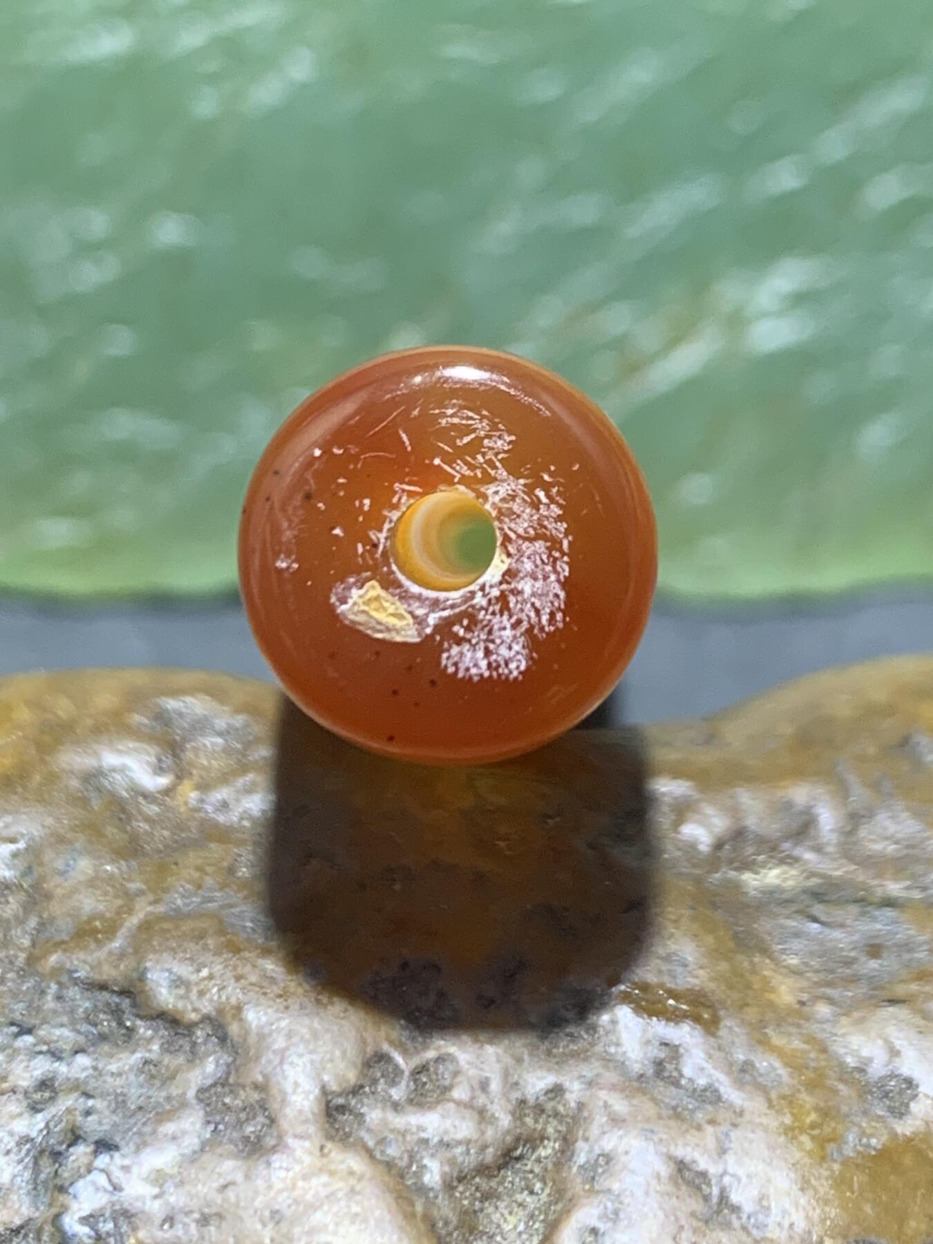 天眼纹缠丝玛瑙直桶，桶珠一个