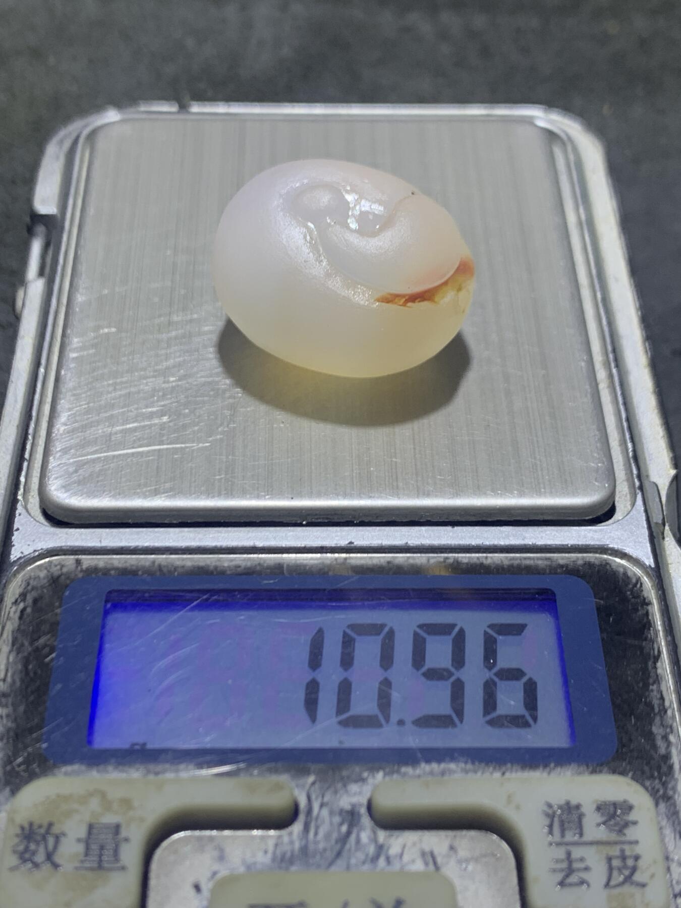精美亚光高玉化飘红海洋玉髓手工俏色巧雕无相佛桶珠一个！