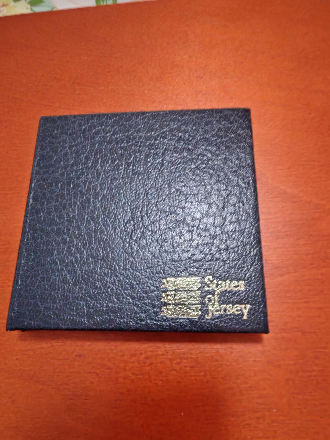 长老汇龙年精选第四十六场拍卖 1983泽西岛圣海利尔教区1英镑精制纪念银币，原盒，独年份，只有2500枚，少见！