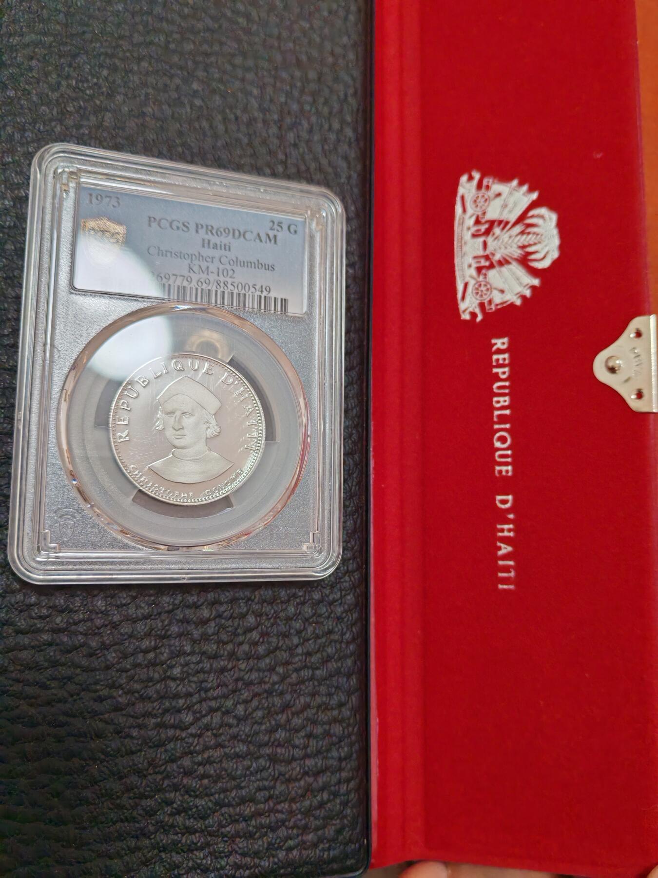 长老汇龙年精选第四十六场拍卖 1973海地哥伦布25古尔德精制银币，PCGS PR69DCAM，更高2枚，带原大钱包，5470枚