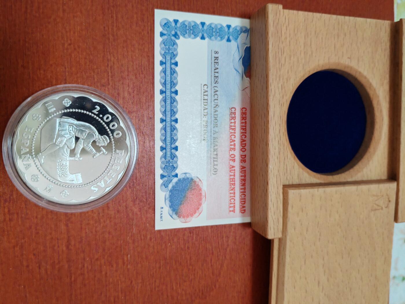 长老汇龙年精选第四十六场拍卖 2001西班牙塞维利斯造币厂周年纪念2000比塞塔精制银币，币中币，盒证全