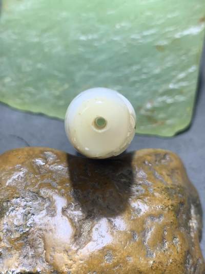 精美高玉化海洋玉髓手工雕刻荷花大桶珠一个！ 精美高玉化海洋玉髓手工雕刻荷花大桶珠一个！