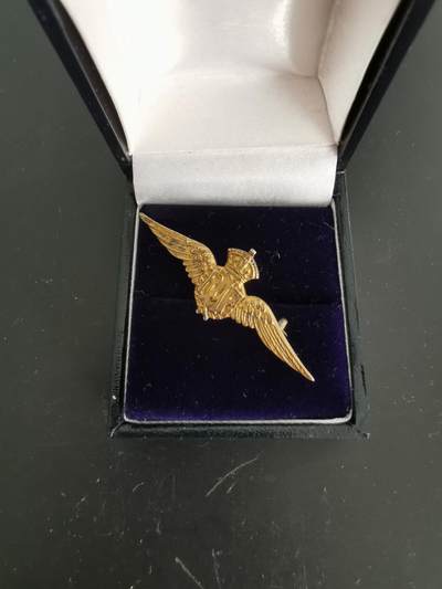 老王徽章第九十二期 - 英国皇家空军证章   9k金材质   带金标   带盒子   二战时期   2.4g